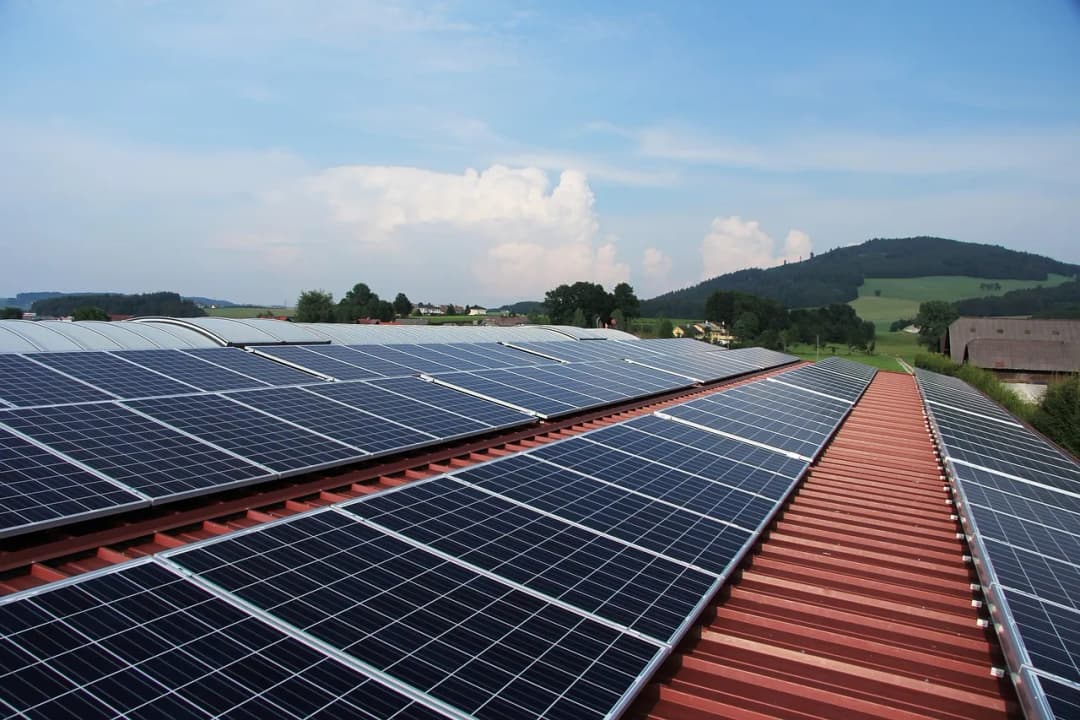 Fotowoltaika: ile czasu na odbiór energii? Poznaj proces