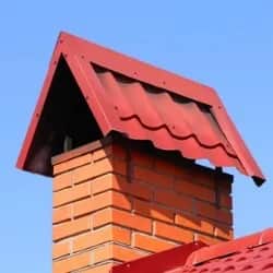 Jaki daszek na komin wybrać? Porównanie typów i montaż