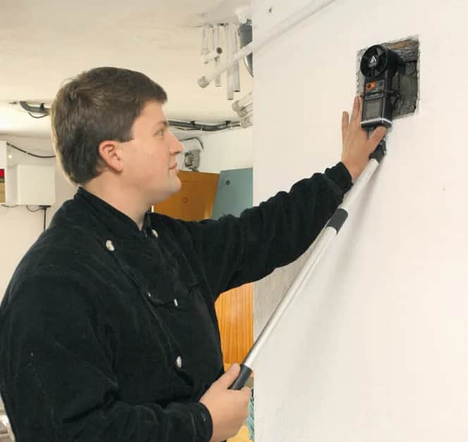 Jak podłączyć kominek do komina - uniknij błędów i zagrożeń