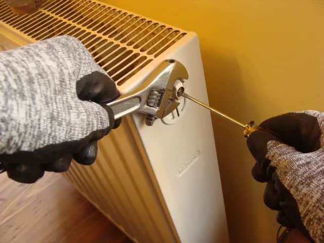 Jak odpowietrzyć grzejnik żeberkowy: 7 prostych kroków