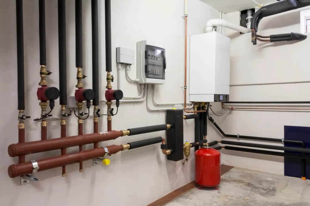 Systemy ogrzewania w thrillerach: co sprawdza się w zimowe wieczory z filmem