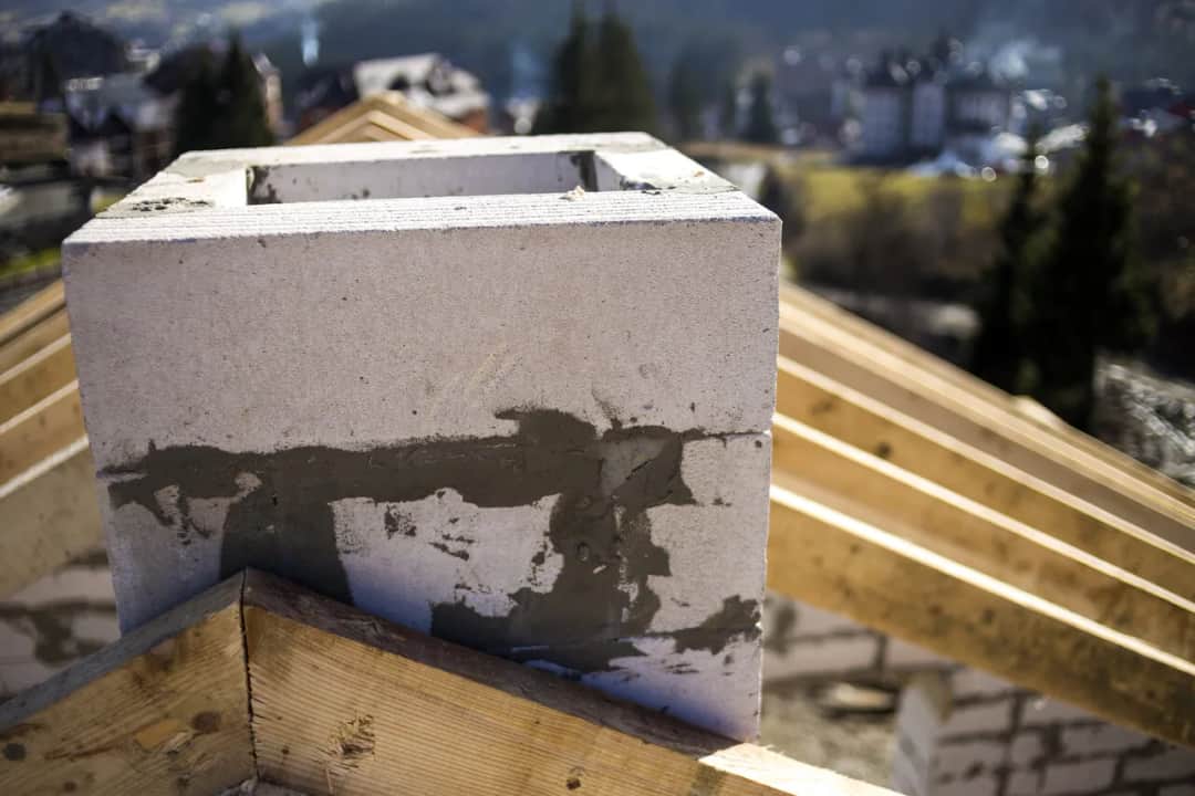 Jaka zaprawa do komina z cegły zapewni trwałość i bezpieczeństwo?